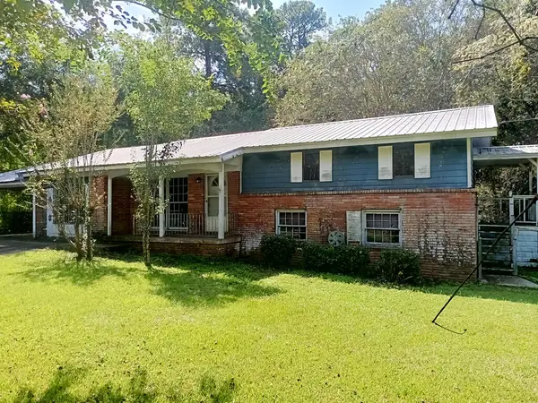 27 Pine Hill Dr., Carriere, MS 39426