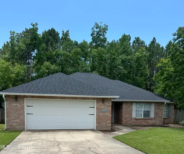 6905 Pinehurst Drive, Ocean Springs, MS 39564