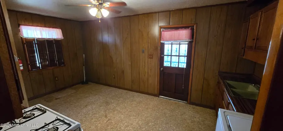 618 Lee Avenue, Yazoo City, MS 39194 - #3
