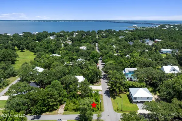 233 Leonhard Avenue, Bay Saint Louis, MS 39520