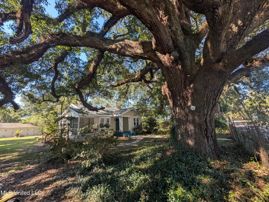 446 Ballentine Street, Bay Saint Louis, MS 39520 - Image #2