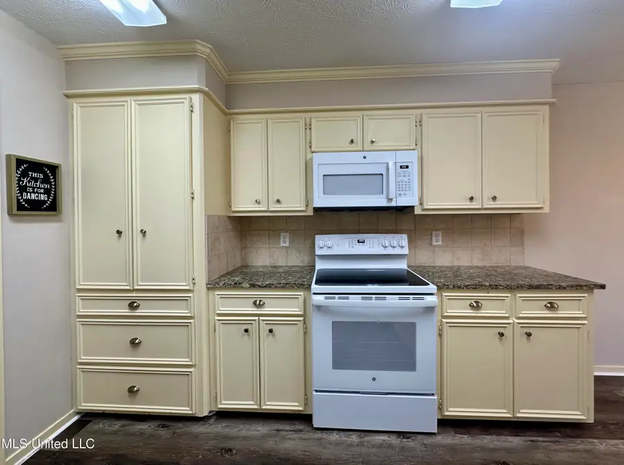 351 E Cascades Circle, Clinton, MS 39056 - Image #3