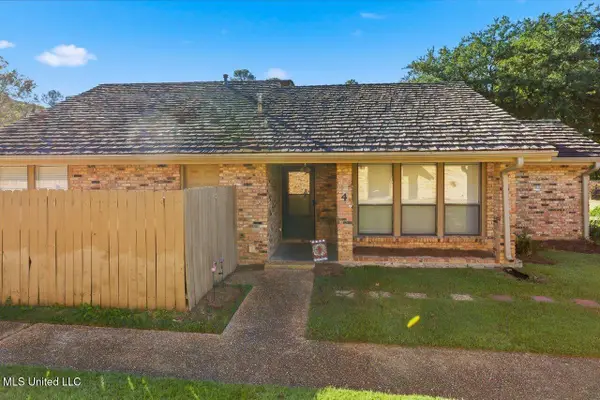 4 Club Oaks Circle, Pearl, MS 39208