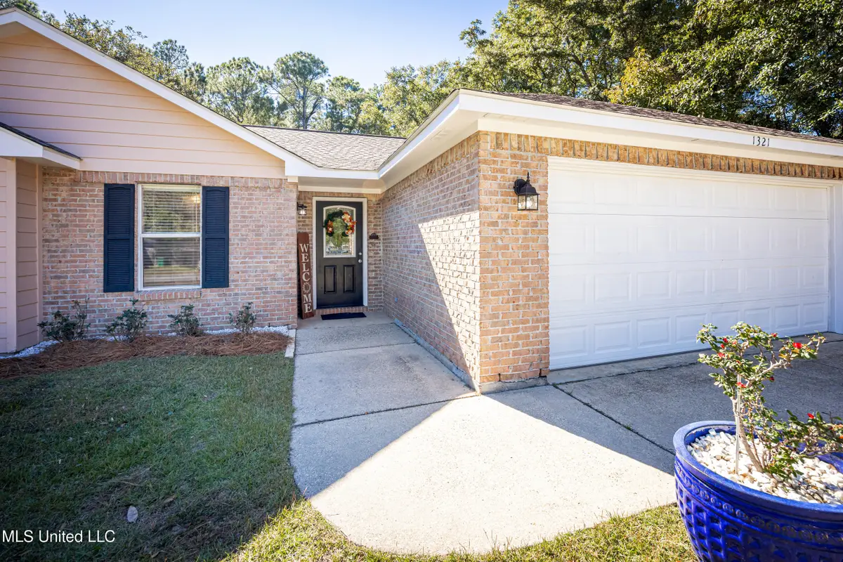 1321 Oak Street, Ocean Springs, MS 39564 - Image #1