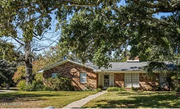 729 Canterbury Drive, Biloxi, MS 39532