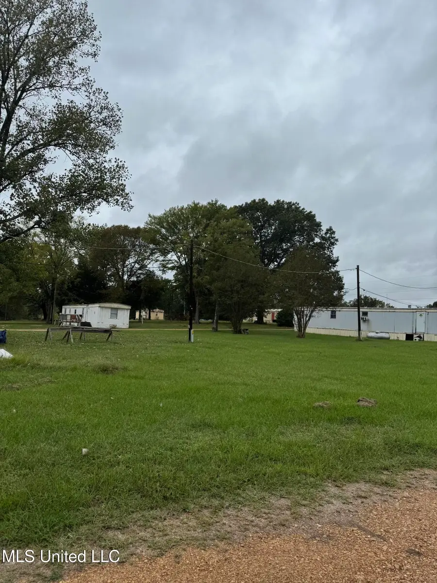 400 Red Hill Circle, Batesville, MS 38606 - Image #2