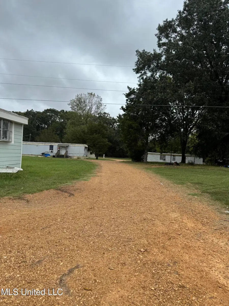 400 Red Hill Circle, Batesville, MS 38606 - Image #3