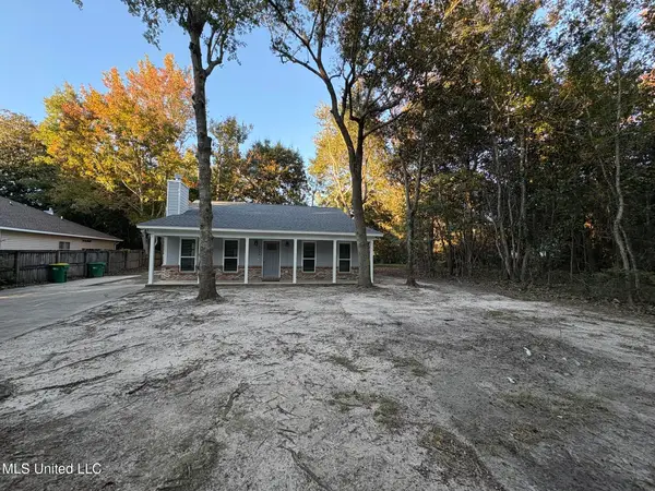 9504 Live Oak Avenue, Ocean Springs, MS 39564