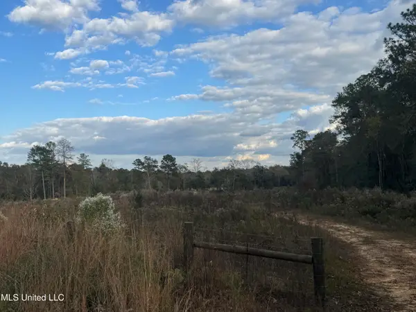 Fruitland Park Road, Wiggins, MS 39577