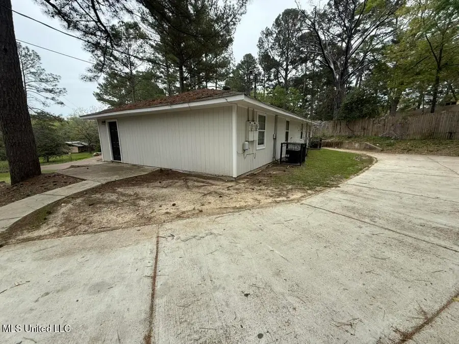 219-221 Lawrence Road, Jackson, MS 39206 - Image #2