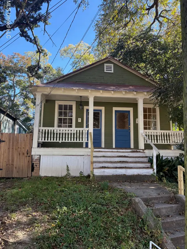 207 Saint Mary Street, Natchez, MS 39120