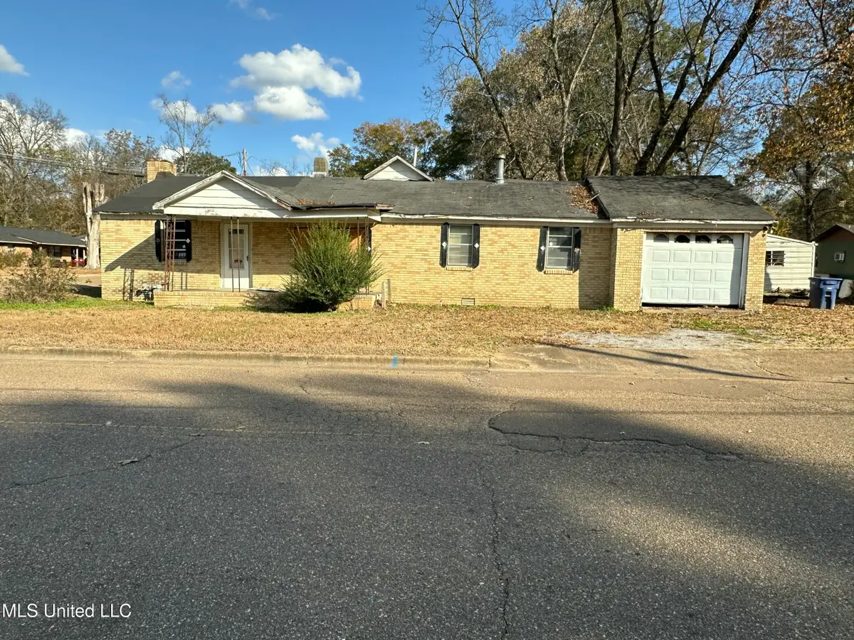 100 Woods Street, Batesville, MS 38606 - Image #1