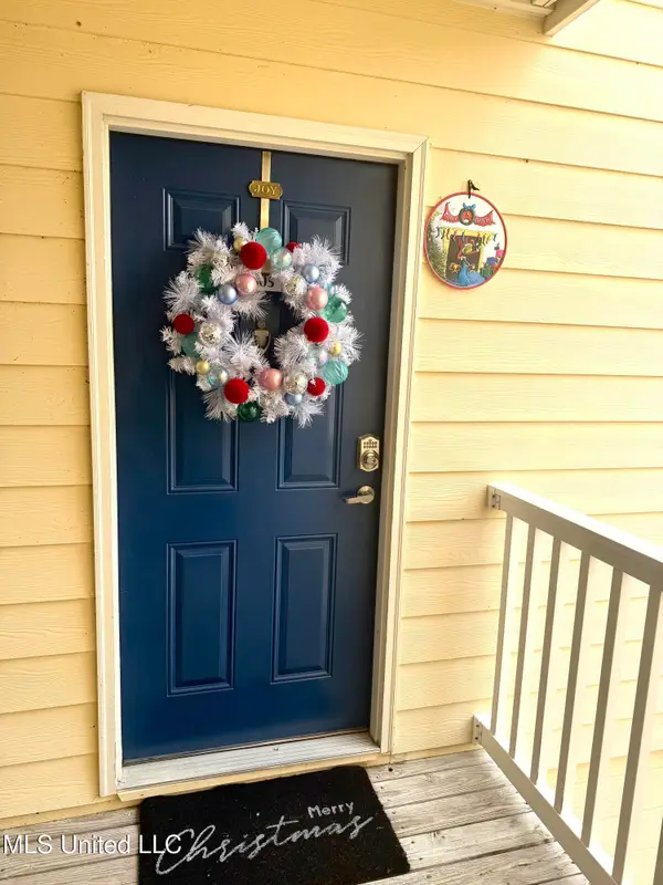 2421 Beachview Drive, Ocean Springs, MS 39564