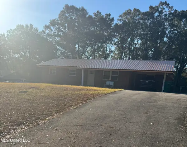 916 E College Avenue, Wiggins, MS 39577