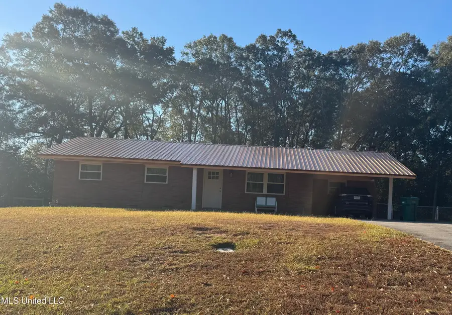 916 E College Avenue, Wiggins, MS 39577 - Image #2