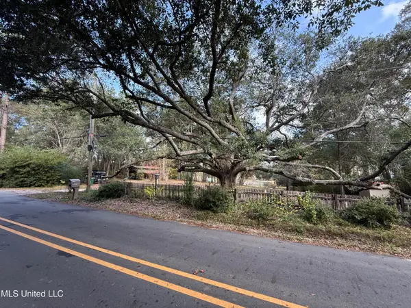 16404 W Lake Drive, Vancleave, MS 39565