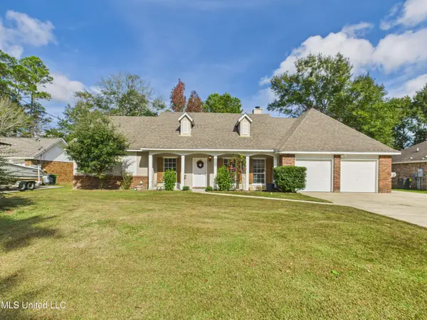 9220 Live Oak Avenue, Ocean Springs, MS 39564