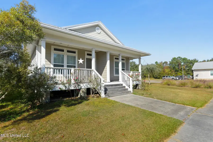 318 Saint Francis Street, Bay Saint Louis, MS 39520 - Image #2