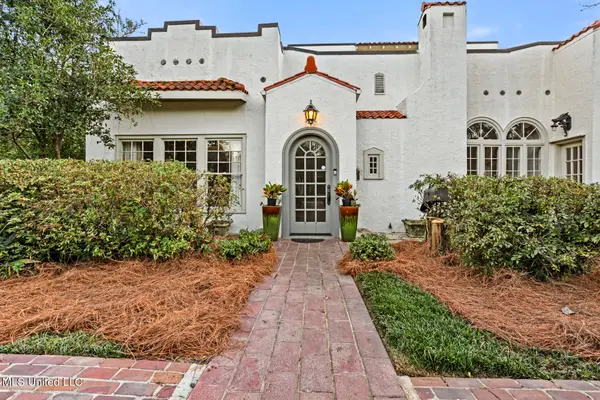 923 Pinehurst Place, Jackson, MS 39202