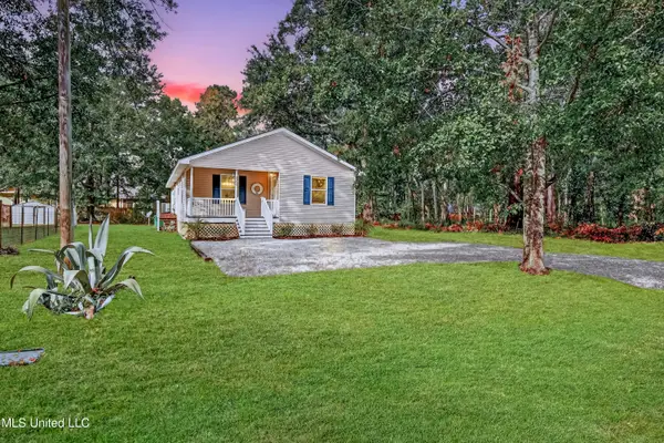 5308 Center Street, Ocean Springs, MS 39564