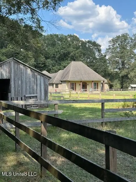 19 Sara Lane, Natchez, MS 39120