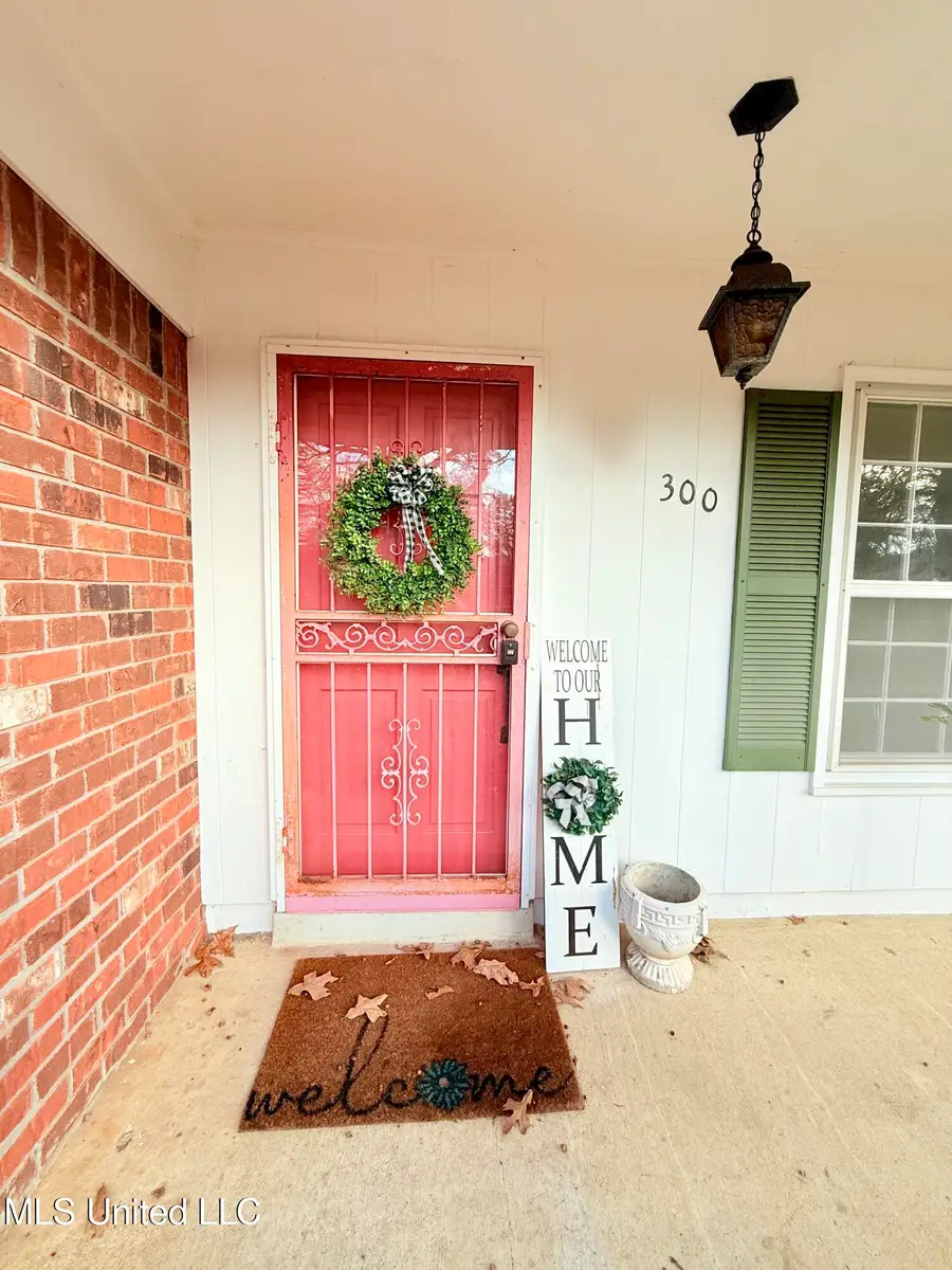 300 Oak Grove Drive, Grenada, MS 38901 - Image #2