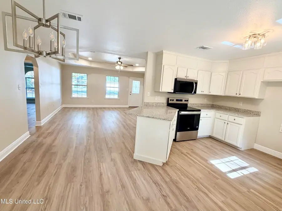 9217 Seahorse Avenue, Ocean Springs, MS 39564 - Image #2