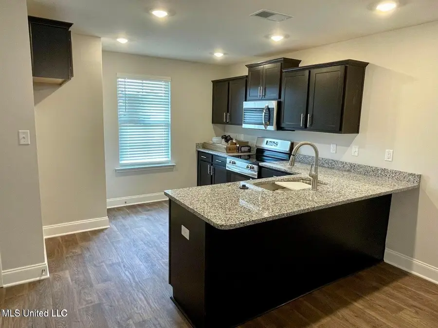 106 Red Bird Cove, Senatobia, MS 38668 - Image #2