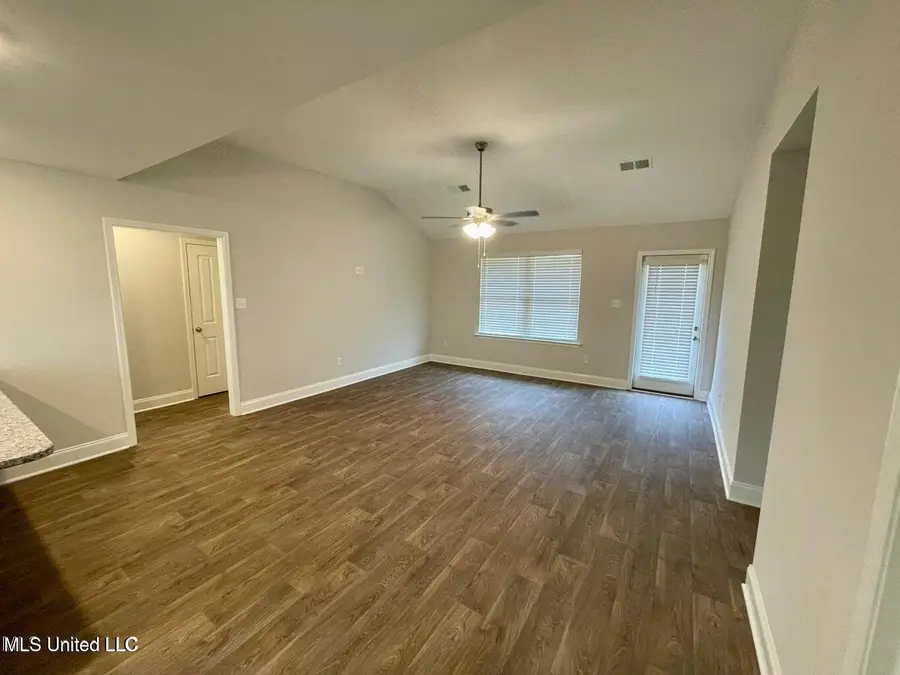 106 Red Bird Cove, Senatobia, MS 38668 - Image #3