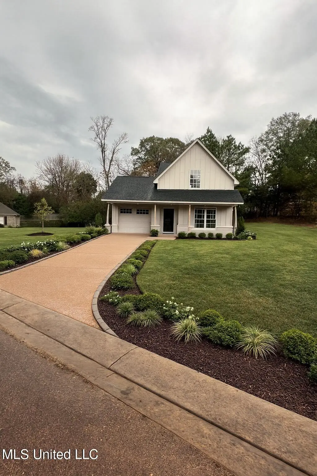 104 Autumnwood Cove, Batesville, MS 38606 - Image #1