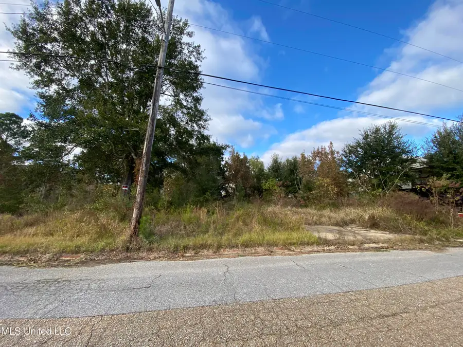 107 Hickory Street, Pass Christian, MS 39571 - Image #3