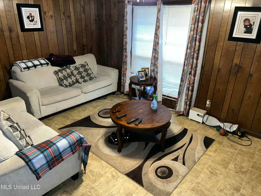 104 Goza Street, Grenada, MS 38901 - Image #3