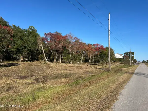 10066 E Gulf Road, Bay Saint Louis, MS 39520