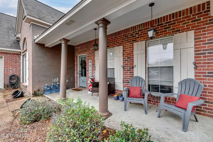 211 Crown Pointe Circle, Pearl, MS 39208 - Image #2