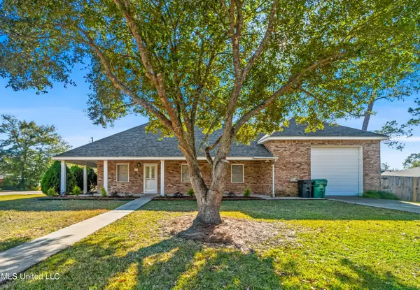 200 8th Street, Bay Saint Louis, MS 39520