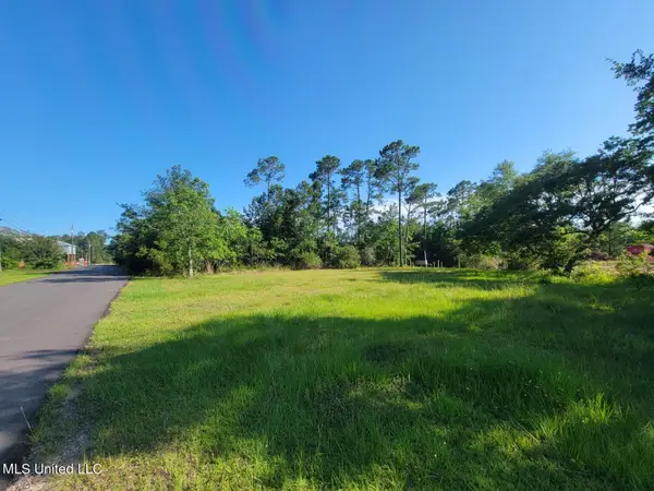 350 Loulu Place, Diamondhead, MS 39525