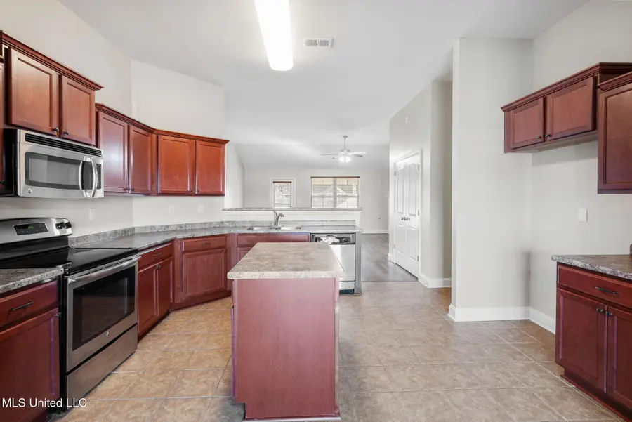 2163 Woodridge Drive, Southaven, MS 38672 - Image #3