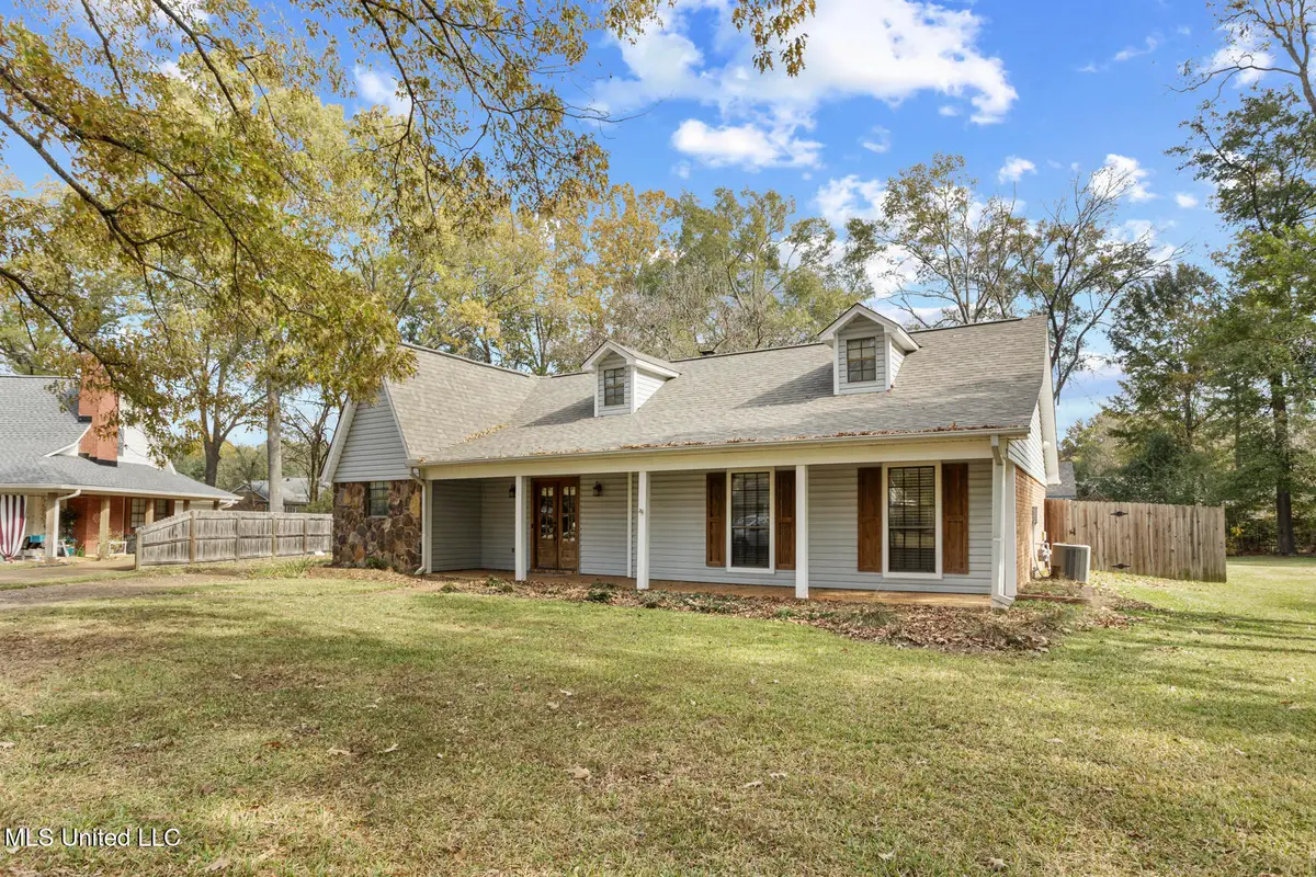 429 S Pin Oak Drive, Madison, MS 39110 - Image #1