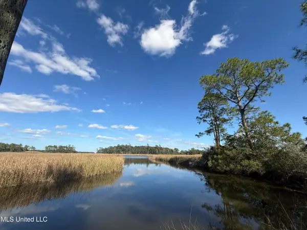 1208 De La Pointe Drive, Gautier, MS 39553