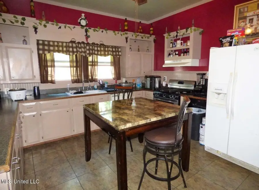 1057 Oak Avenue, McComb, MS 39648 - Image #2