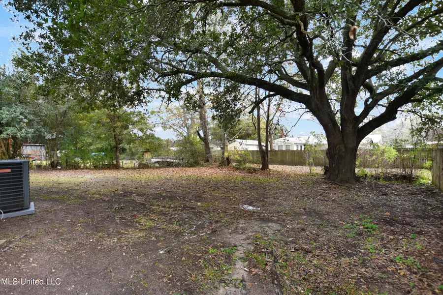2424 Jackson Avenue, Pascagoula, MS 39567 - Image #3