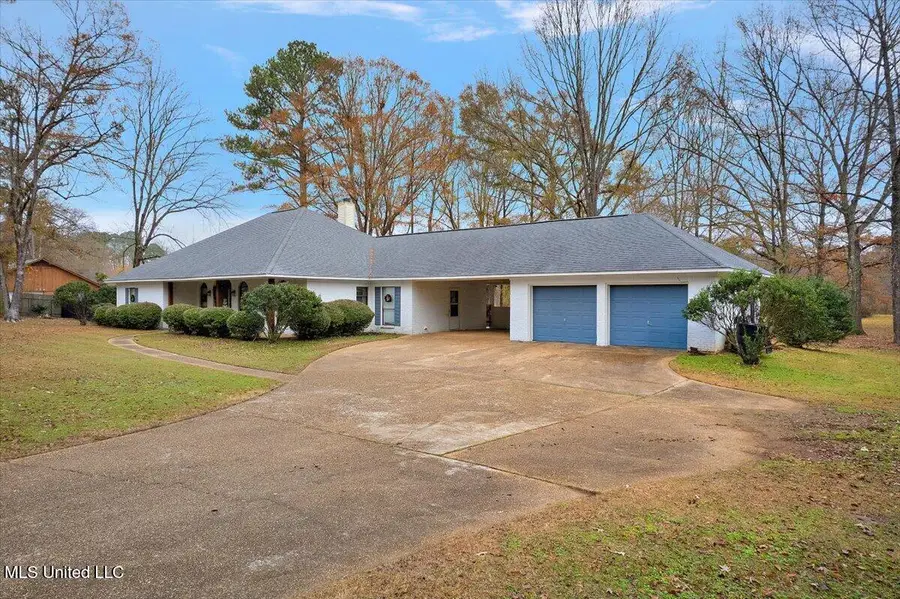 561 N Springlake Circle, Terry, MS 39170 - Image #2
