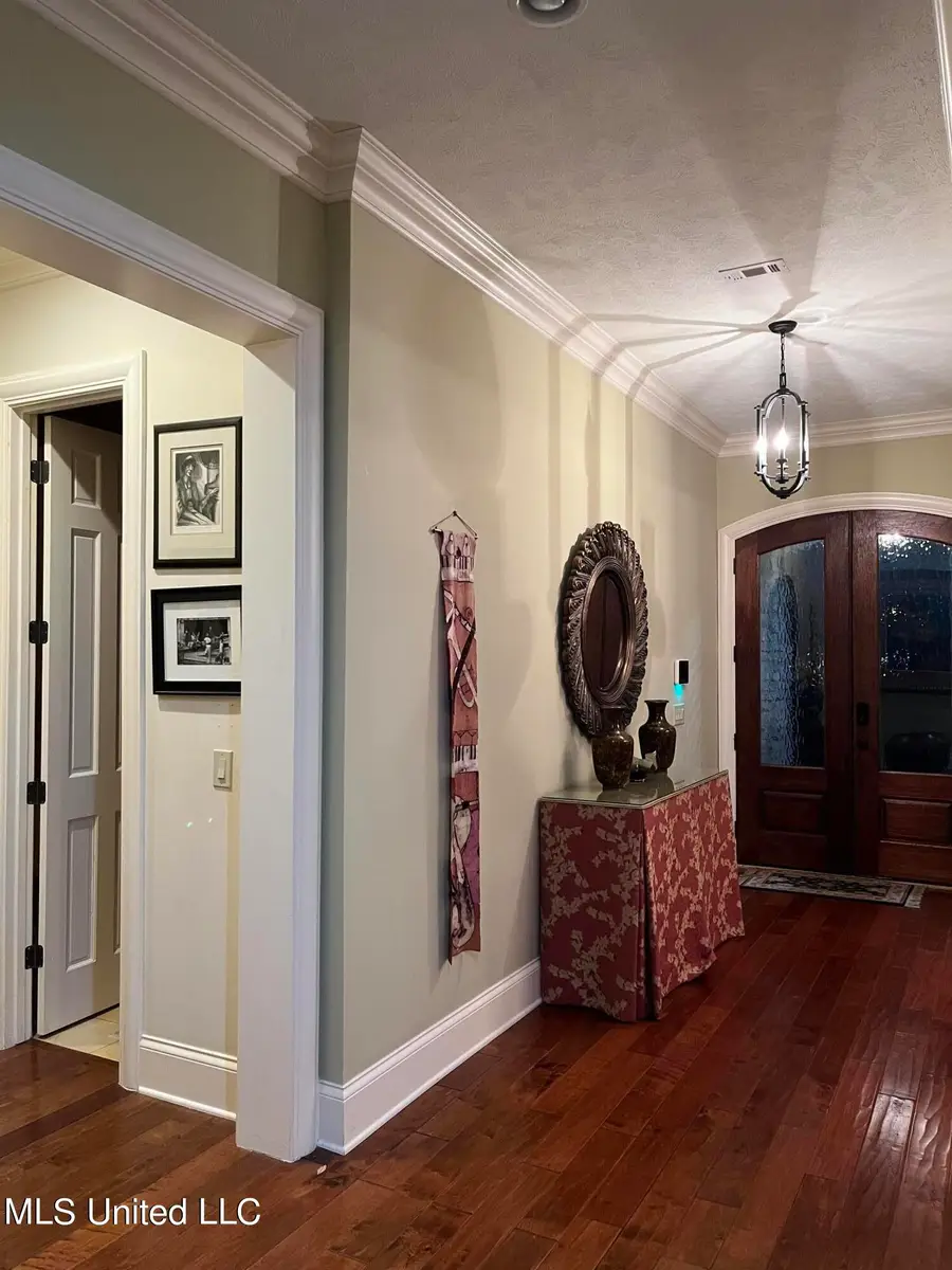 5933 Fontaine Park Drive, Jackson, MS 39206 - Image #2