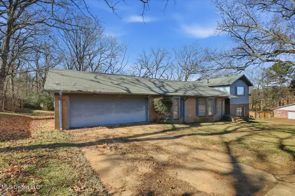 927 Royal Oak Drive, Jackson, MS 39209