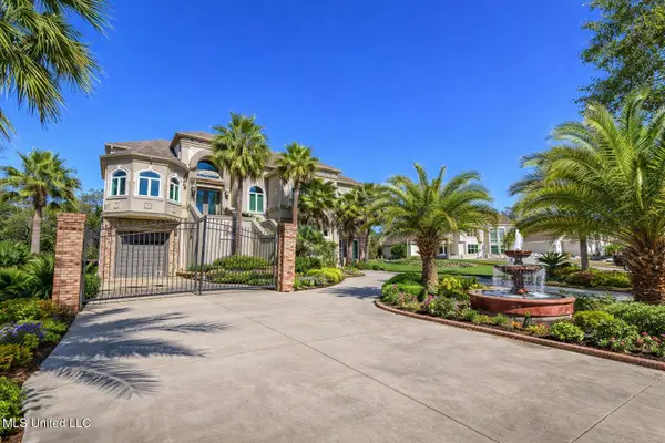 8230 Maunalani Place, Diamondhead, MS 39525