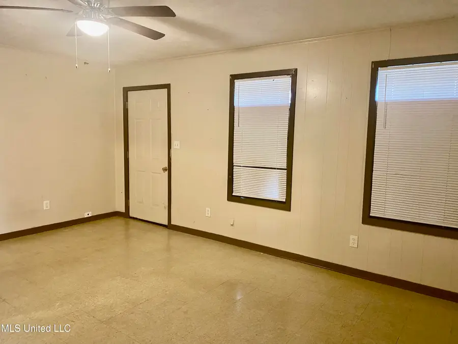 615 Central Avenue, Yazoo City, MS 39194 - #2