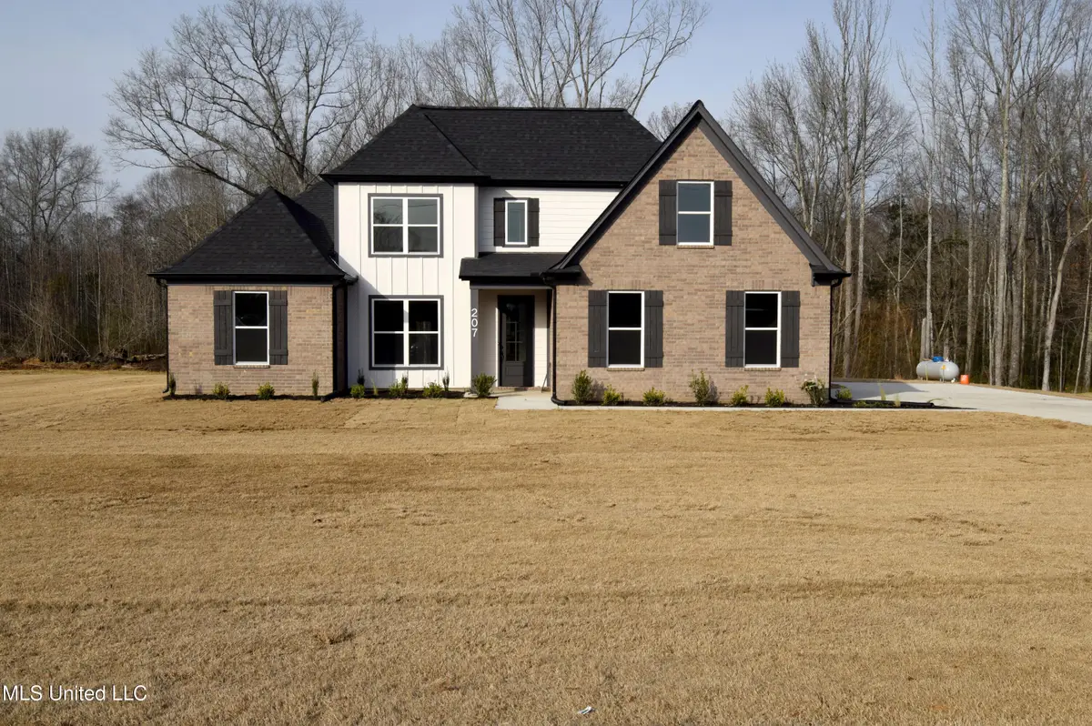 207 Centerline Roper Loop, Byhalia, MS 38611 - Image #1
