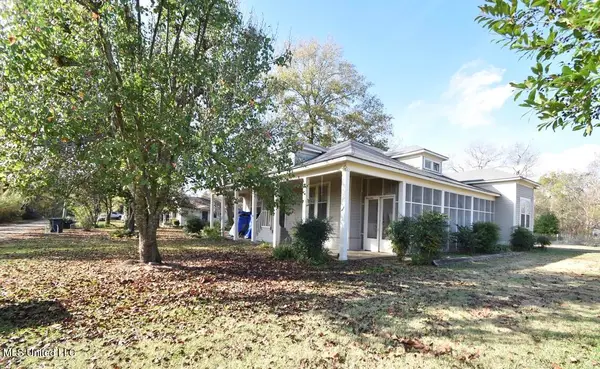 100 W Gleason Street, Schlater, MS 38952