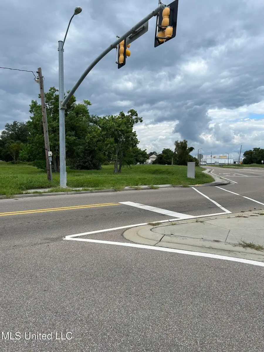 460 Hill Street, Biloxi, MS 39530 - Image #2