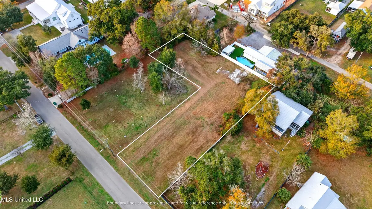 135 Saint Charles Street, Bay Saint Louis, MS 39520 - Image #1